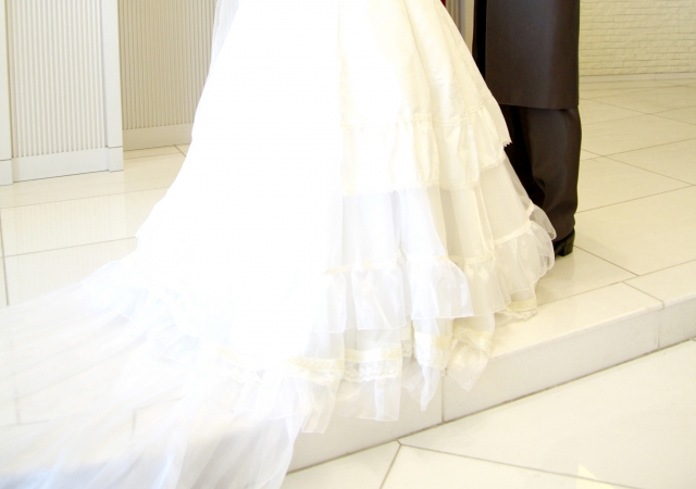 ウエディングドレス後ろ姿の裾部分