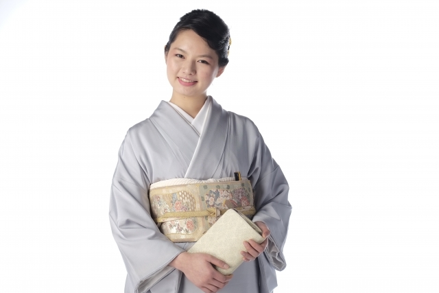 色留袖を着た女性