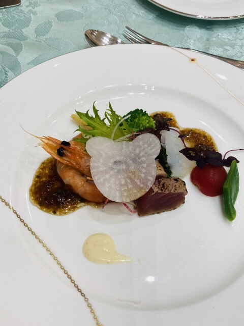 コース料理メインディッシュの魚
